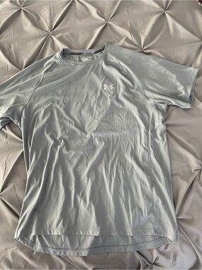 Under Armour Men’s Light Gray Performance Heat Gear Fitted Tee size XL